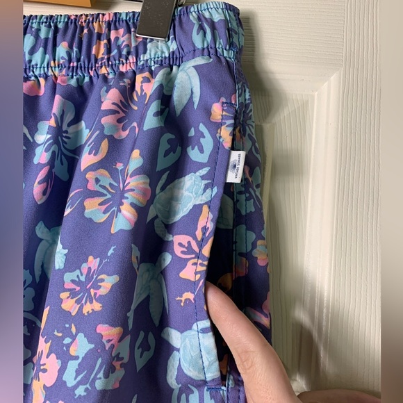 REVOLVE Vintage Summer | Men’s Tropical Turtle Print Swim Trunks - Medium - Picture 6 of 11